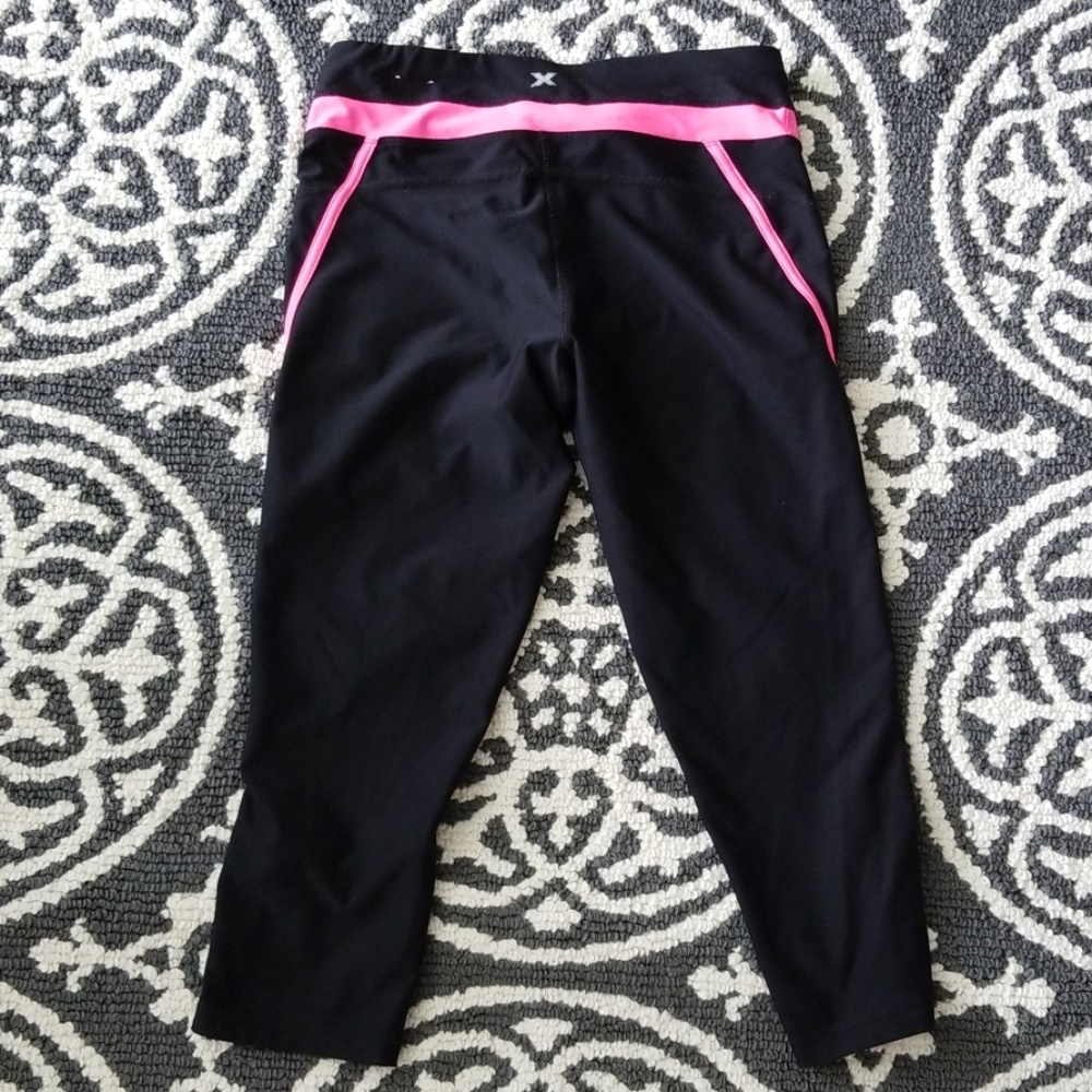 Workout capris - Picture 2 of 3